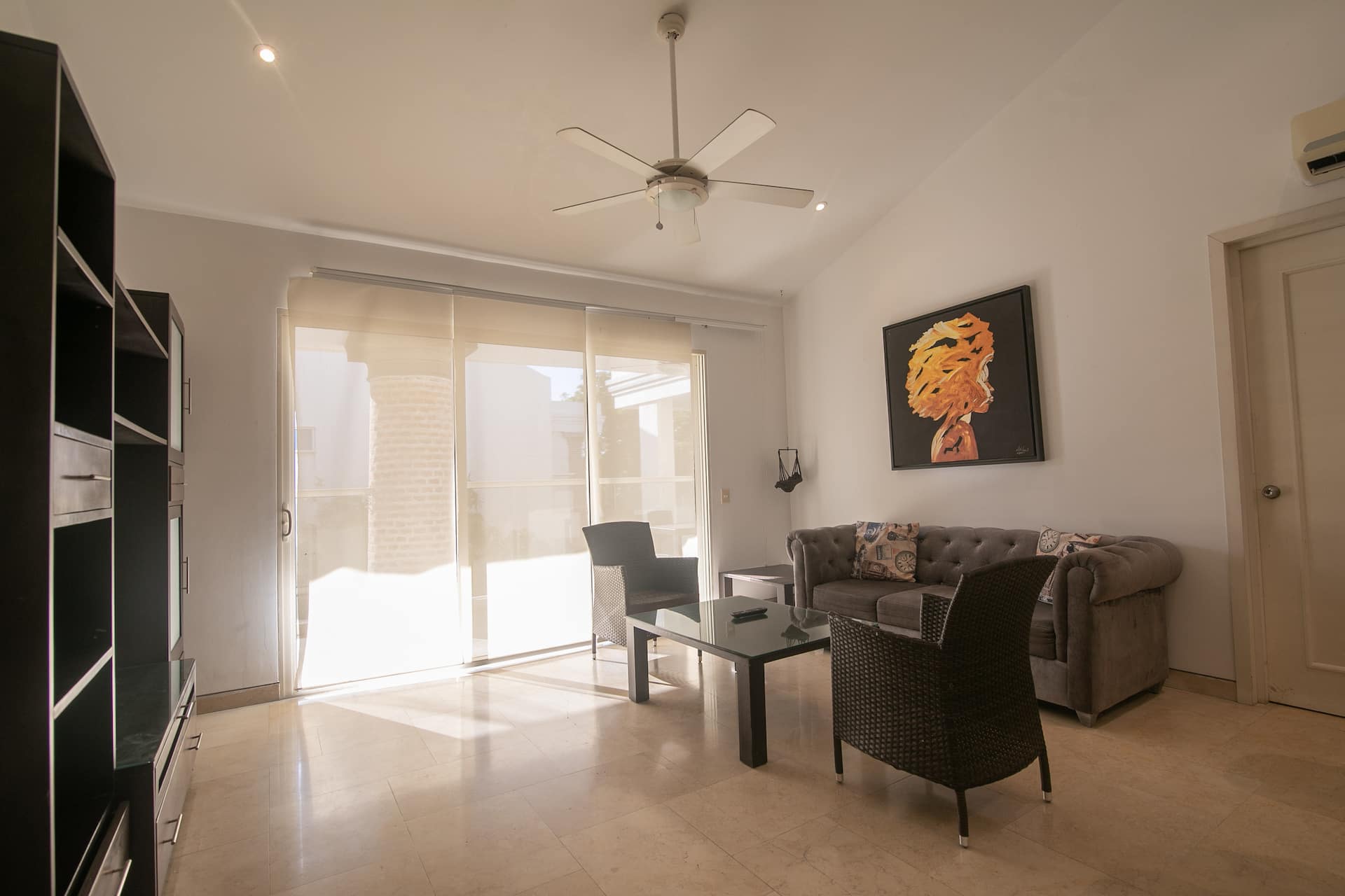 Charming 3 Bedroom in the Old City Photo 5