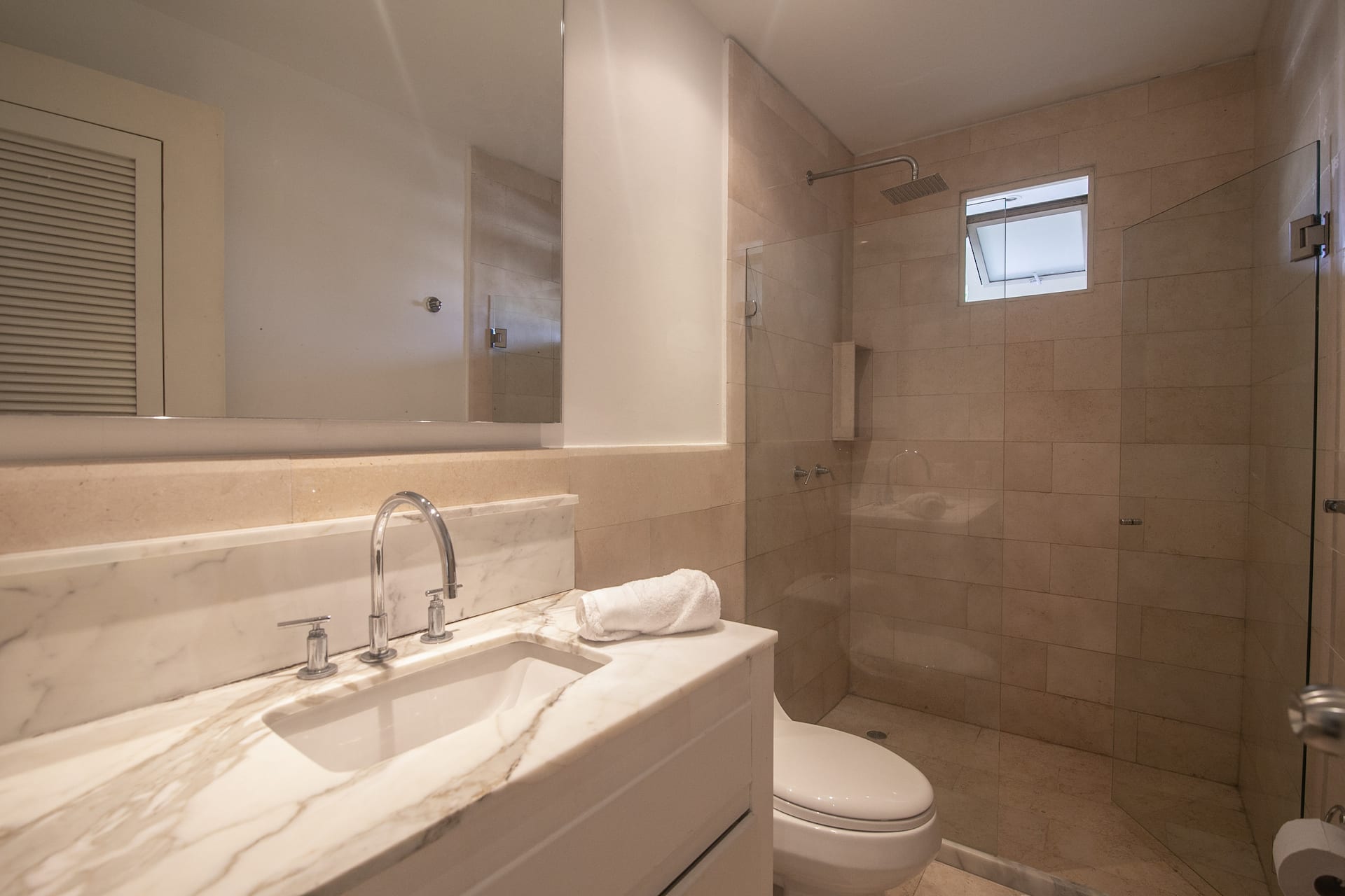 Charming 3 Bedroom in the Old City Full Photo 9
