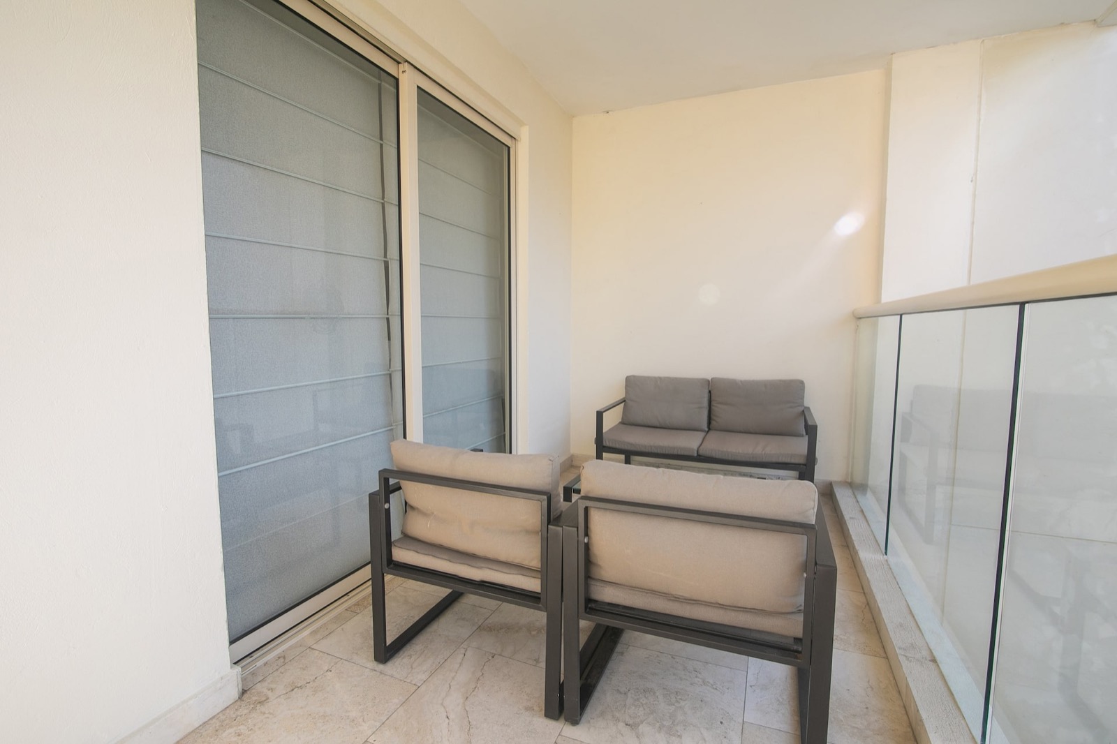 Charming 3 Bedroom in the Old City Full Photo 13