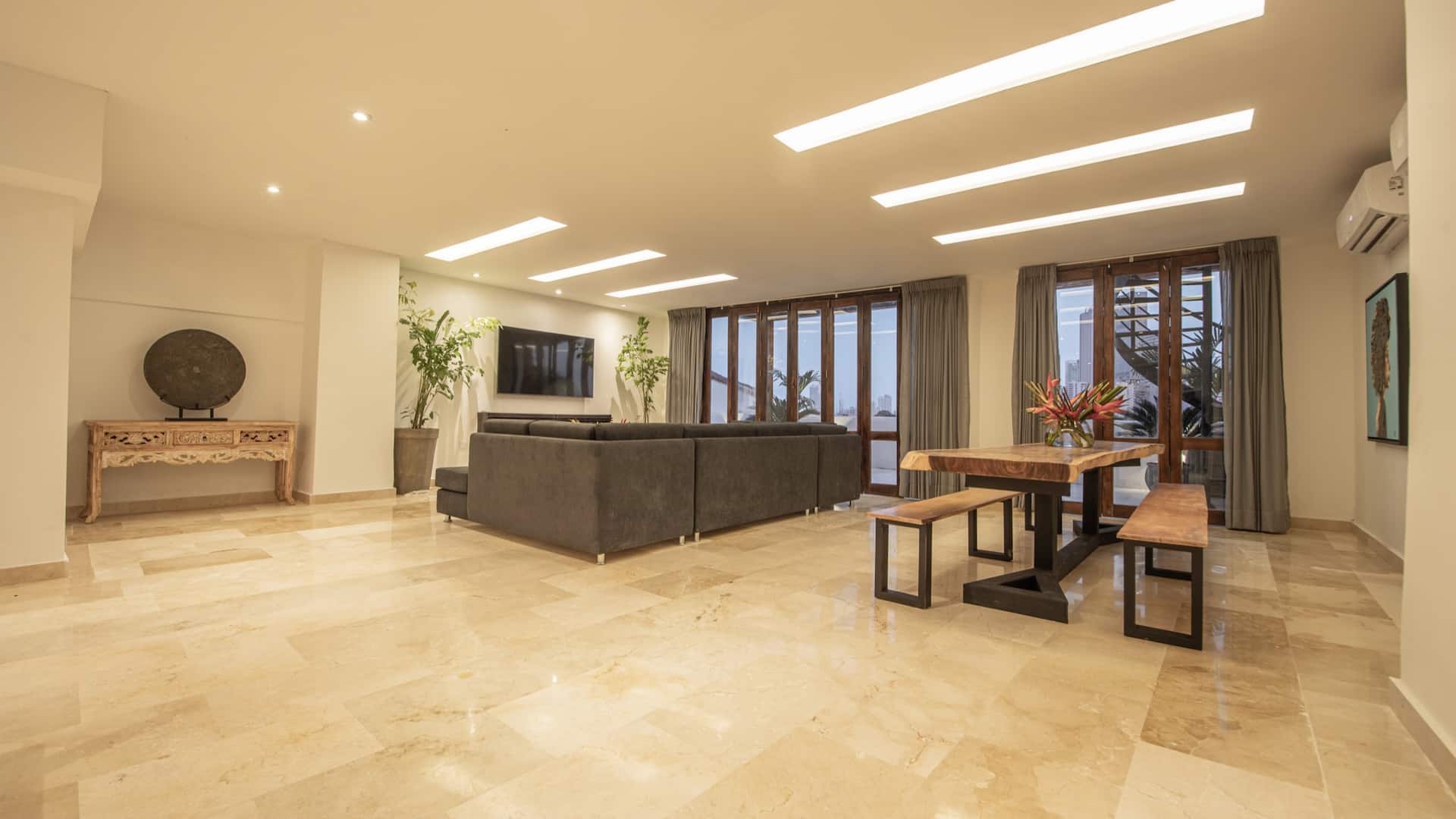 Modern 7 Bedroom Mansion in Old City Photo 4