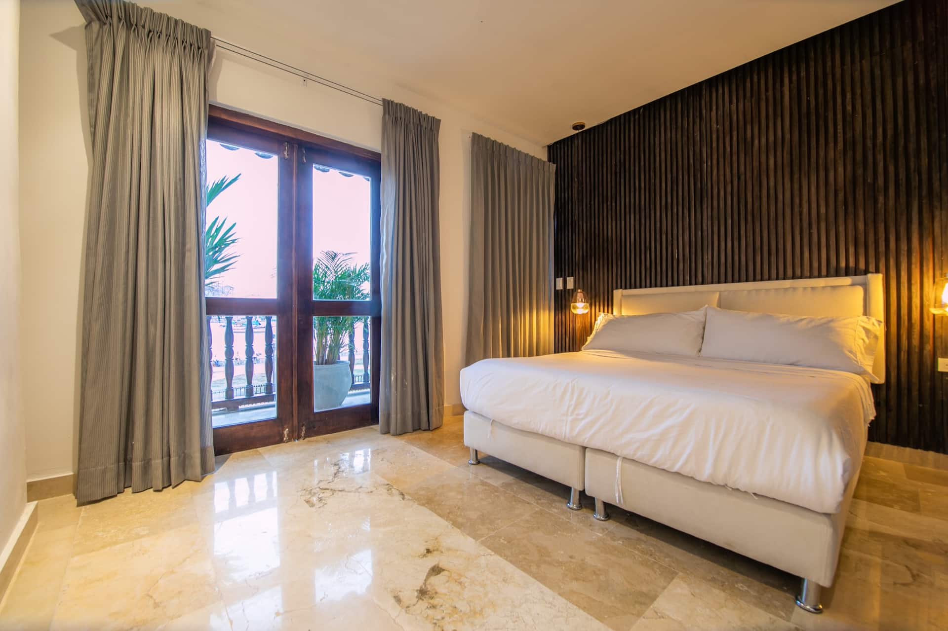 Modern 7 Bedroom Mansion in Old City Full Photo 13