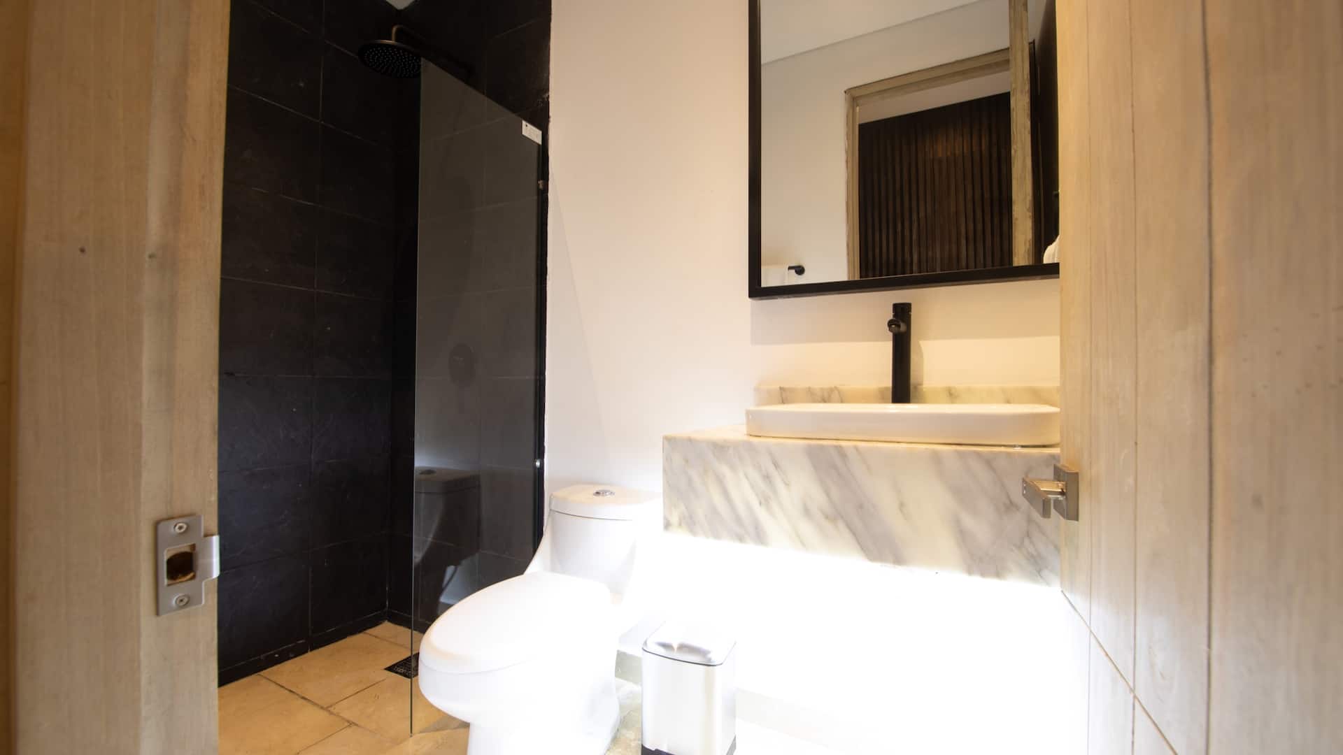 Modern 7 Bedroom Mansion in Old City Full Photo 25