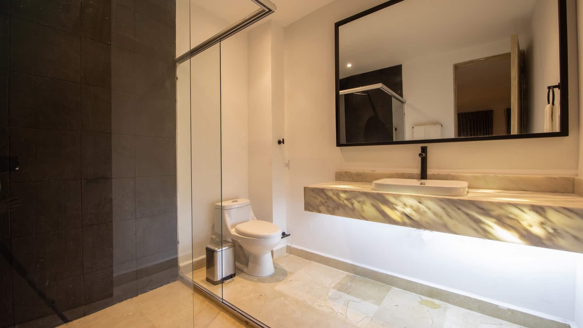 Modern 7 Bedroom Mansion in Old City Full Photo 26