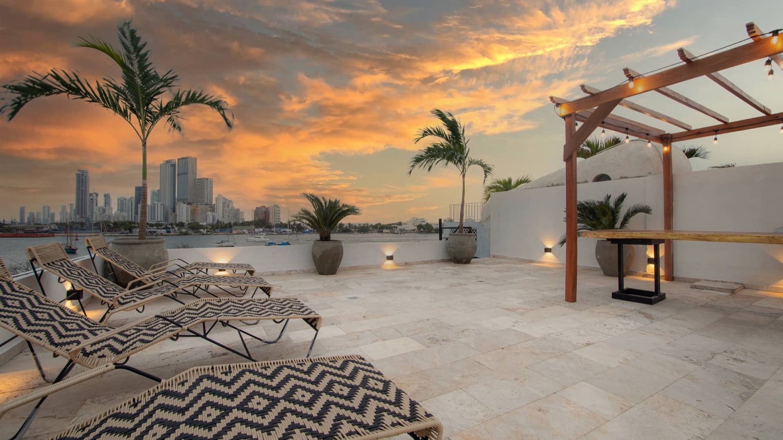 Modern 7 Bedroom Mansion in Old City Full Photo 30