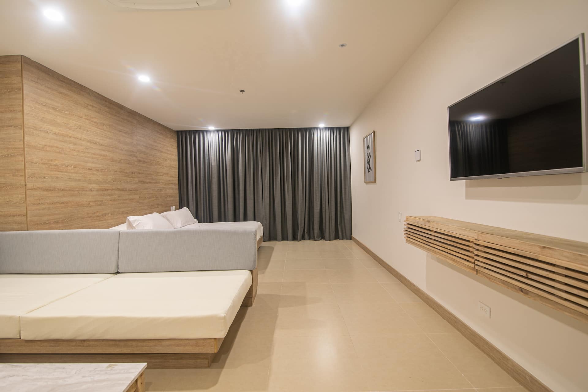 Metro Suites 501 - Spacious Apartment with Private Balcony in BG