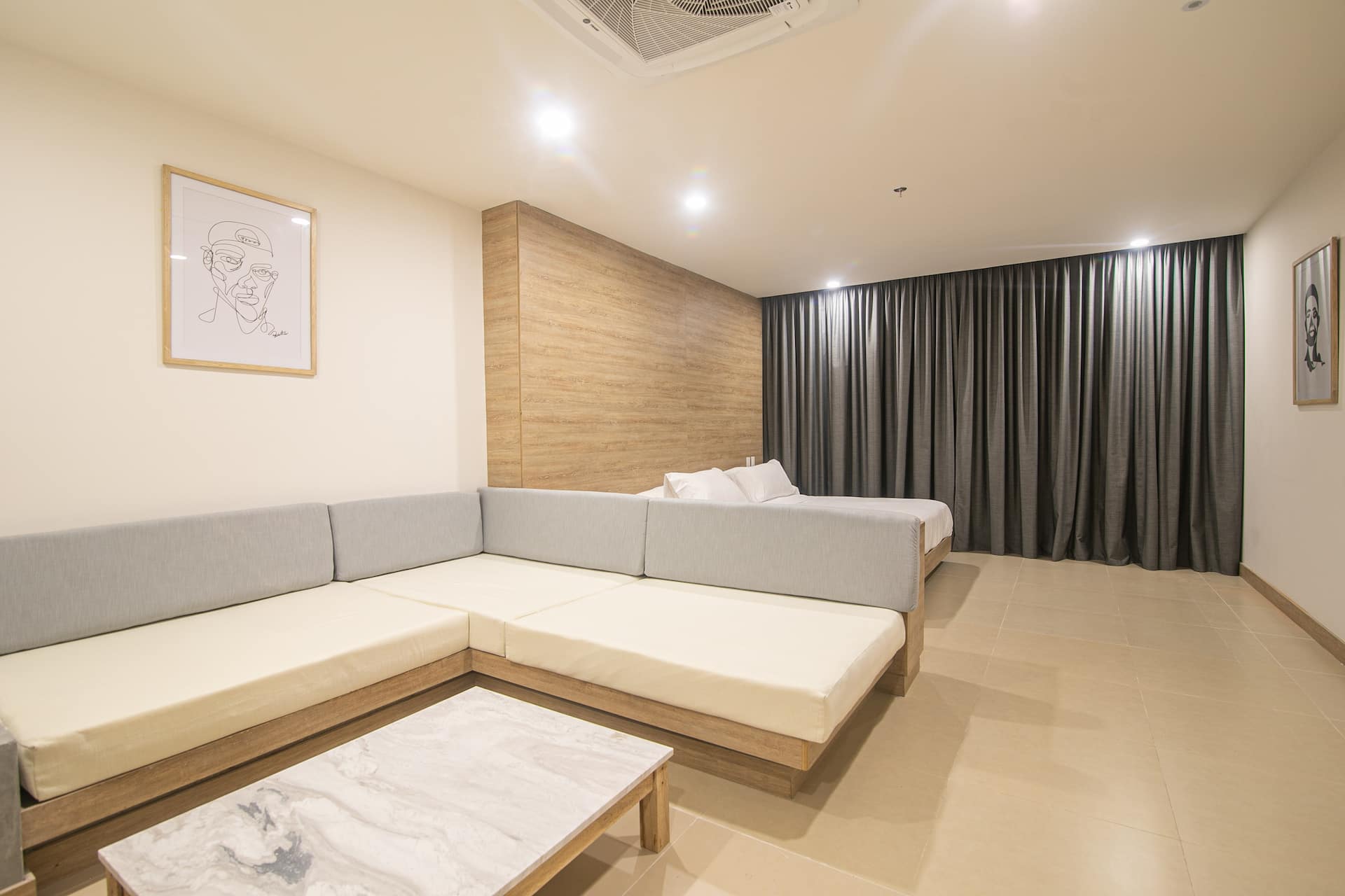 Metro Suites 501 - Spacious Apartment with Private Balcony in BG