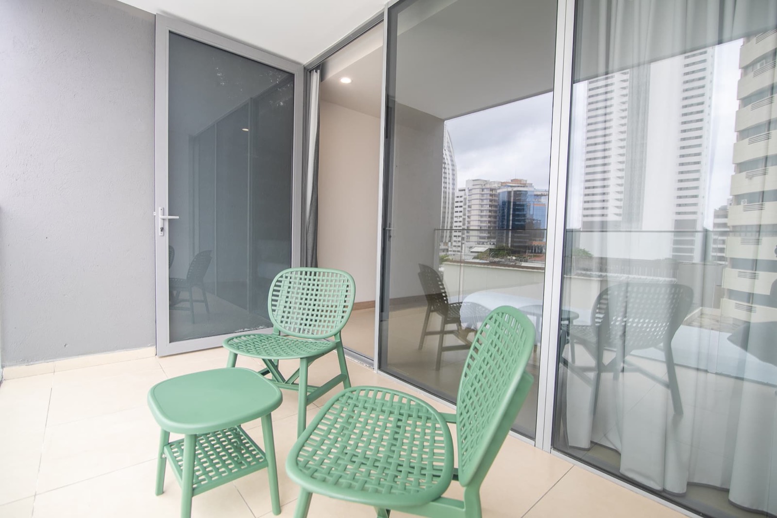 Metro Suites 501 - Spacious Apartment with Private Balcony in BG Photo 4