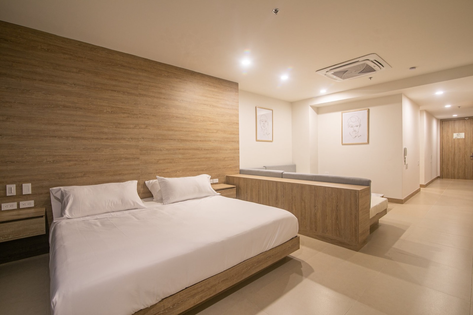 Metro Suites 502 - Luxury Apartment with Private Balcony in BG