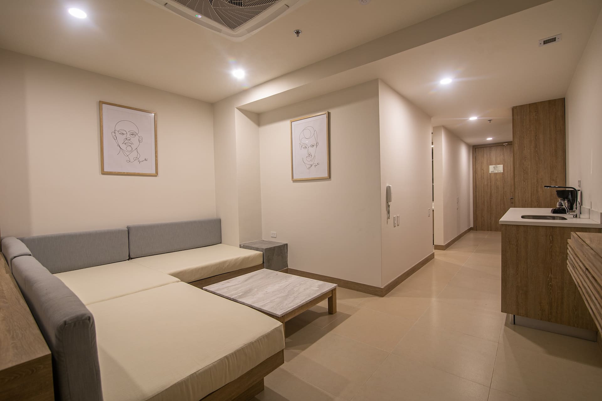 Metro Suites 502 - Luxury Apartment with Private Balcony in BG