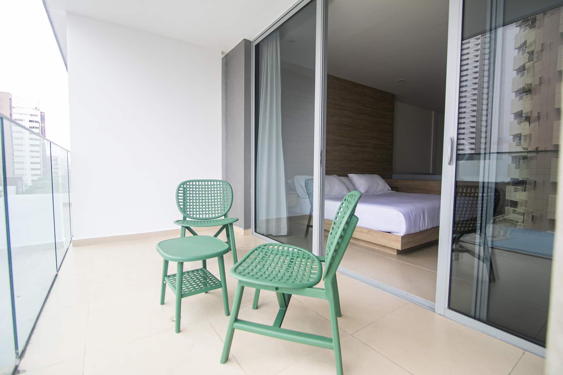 Metro Suites 502 - Luxury Apartment with Private Balcony in BG Photo 5