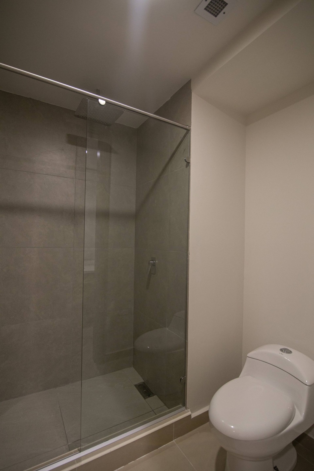 Metro Suites 502 - Luxury Apartment with Private Balcony in BG Full Photo 7