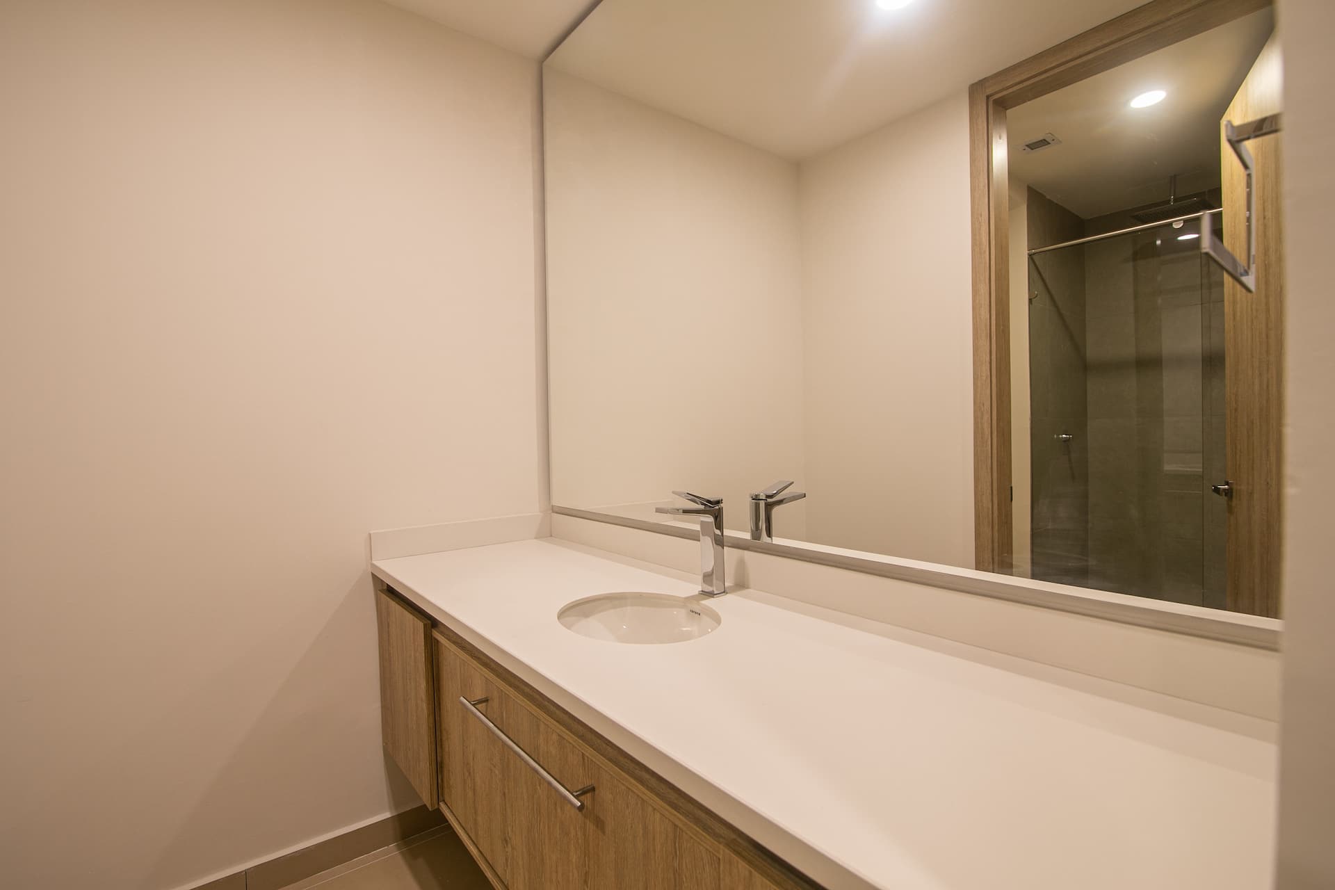 Metro Suites 502 - Luxury Apartment with Private Balcony in BG Full Photo 8