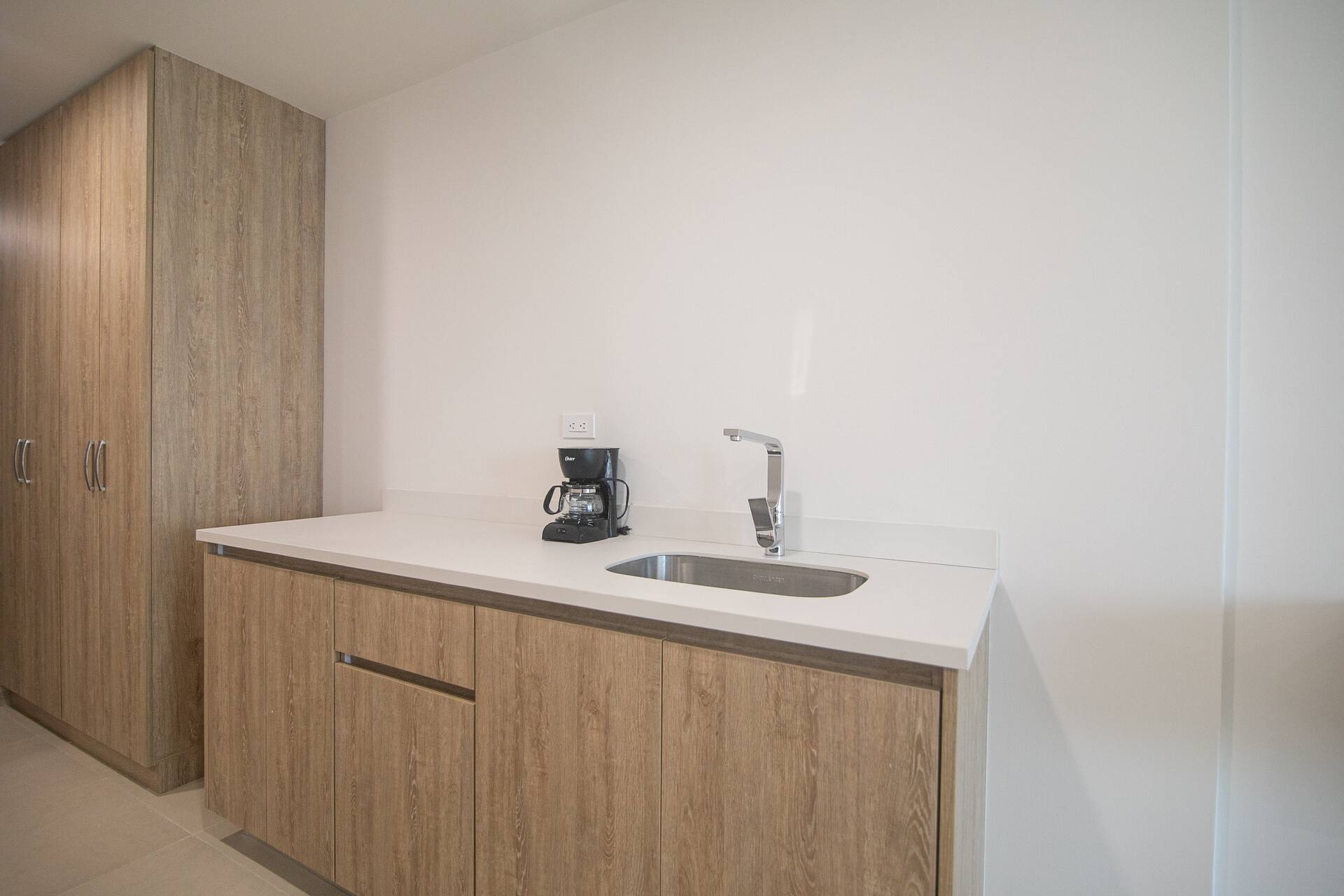 Metro Suites 502 - Luxury Apartment with Private Balcony in BG Full Photo 10