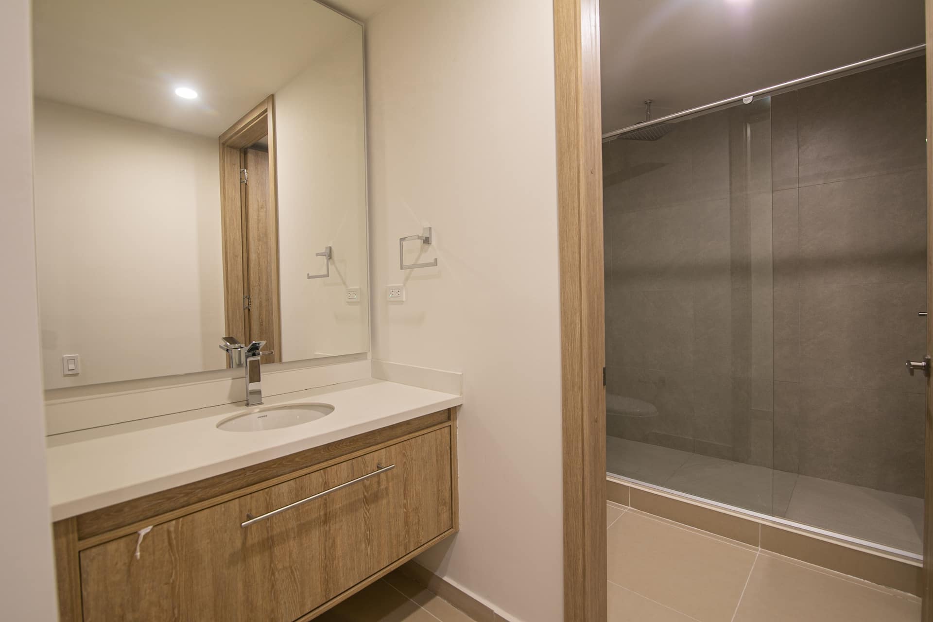 Metro Suites 503 - Beautiful Apartment with Private Balcony in BG Full Photo 6