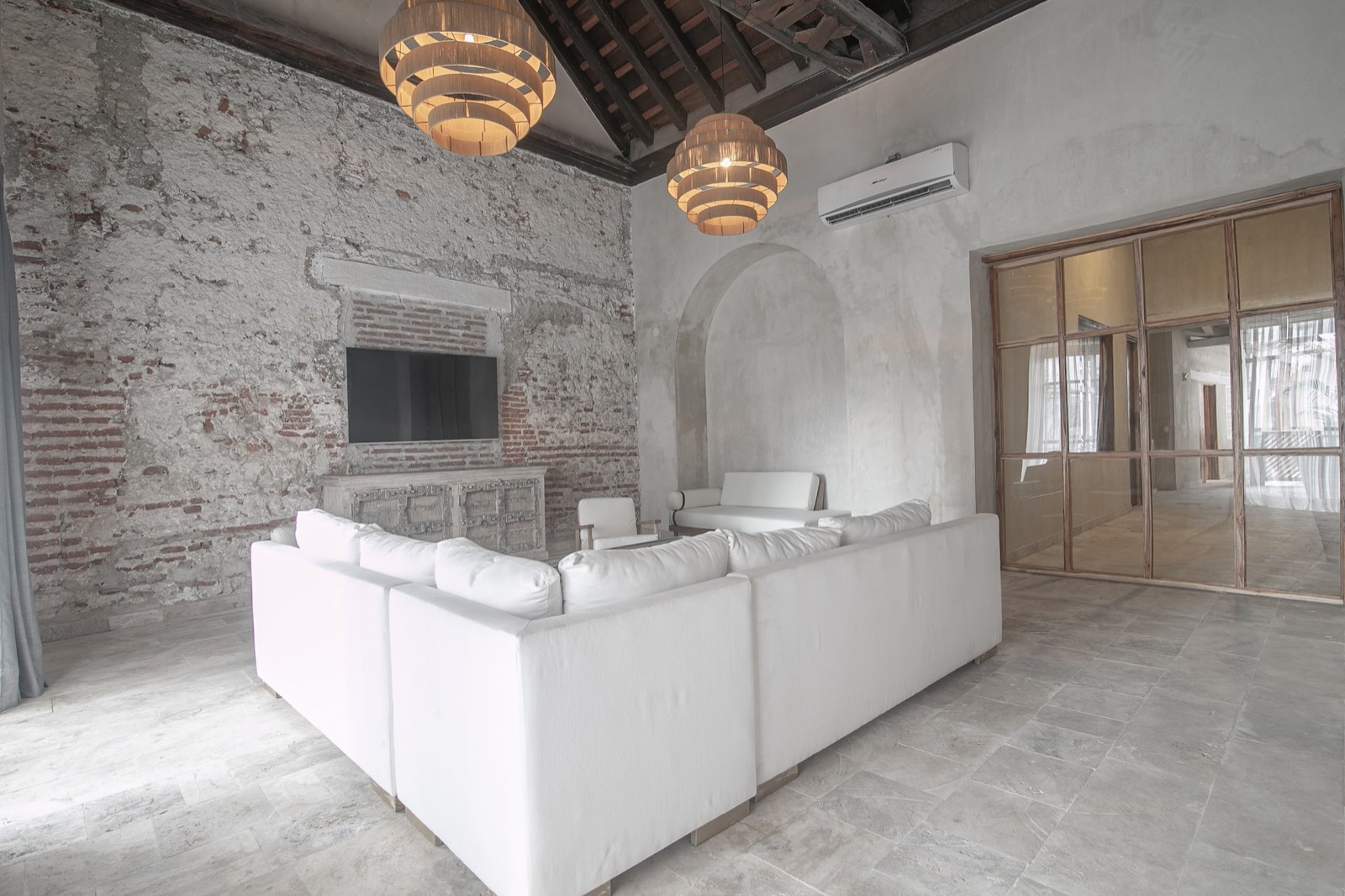 Luxury 8 Bedroom Mansion in Old City Best Location
