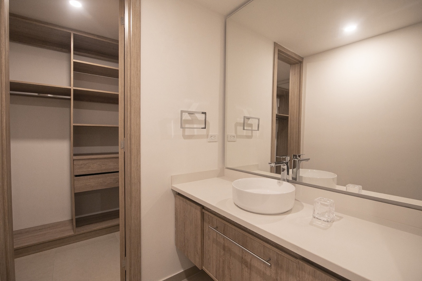 Metro Suites 204 - Modern  Luxury Apartment in Bocagrande Full Photo 11