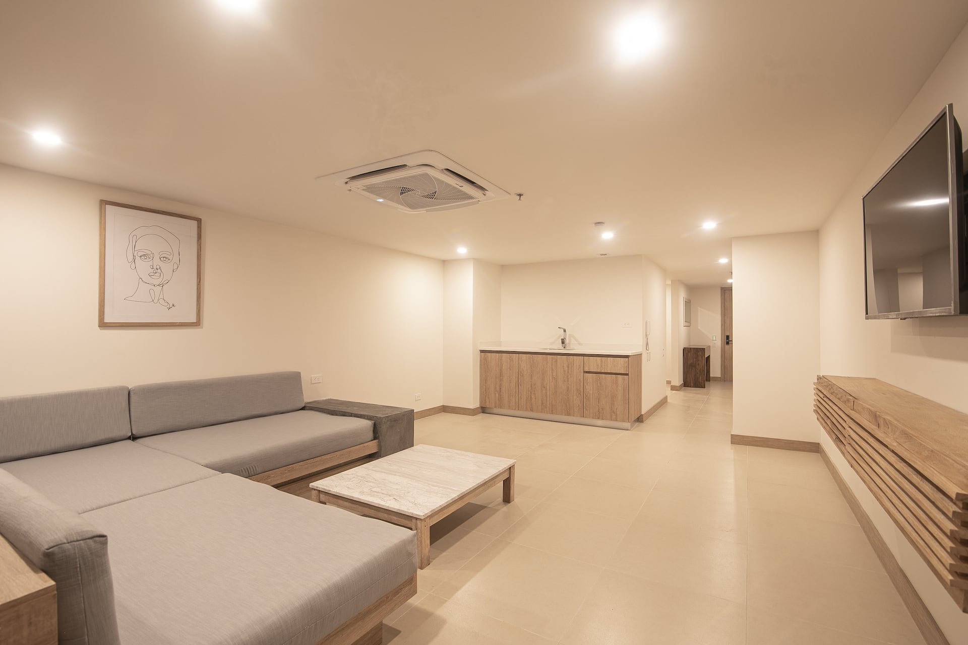 Metro Suites 207 - Modern and Spacious Apartment Best Location in BG
