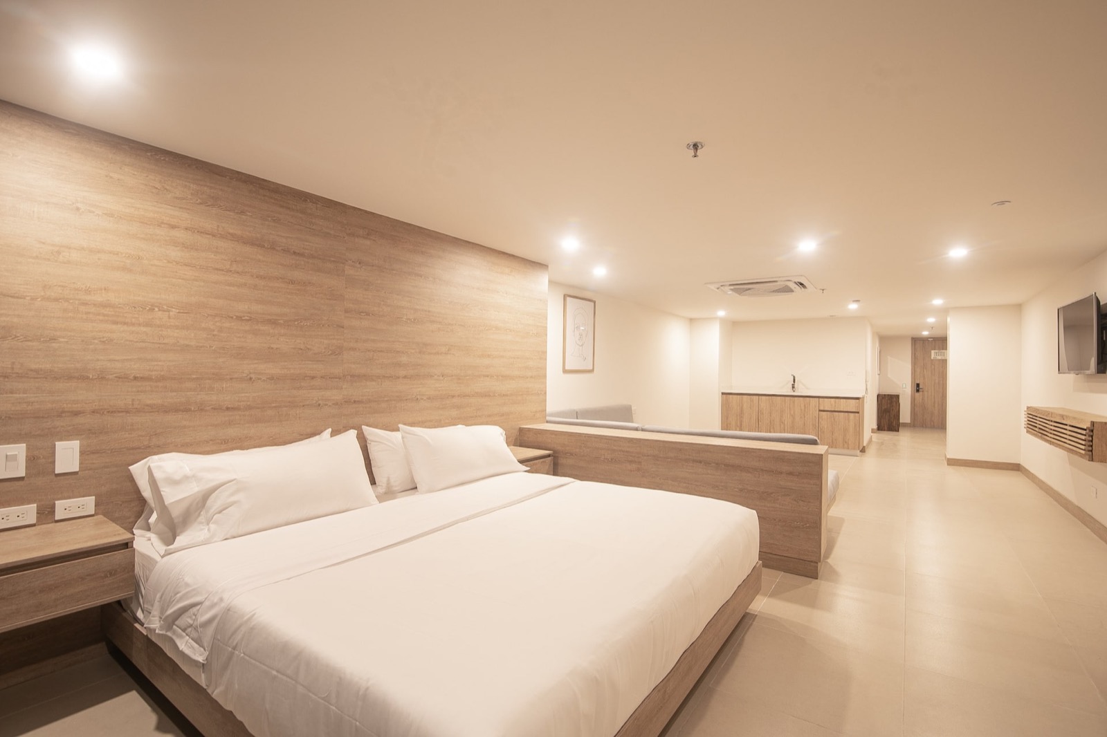 Metro Suites 207 - Modern and Spacious Apartment Best Location in BG Full Photo 7
