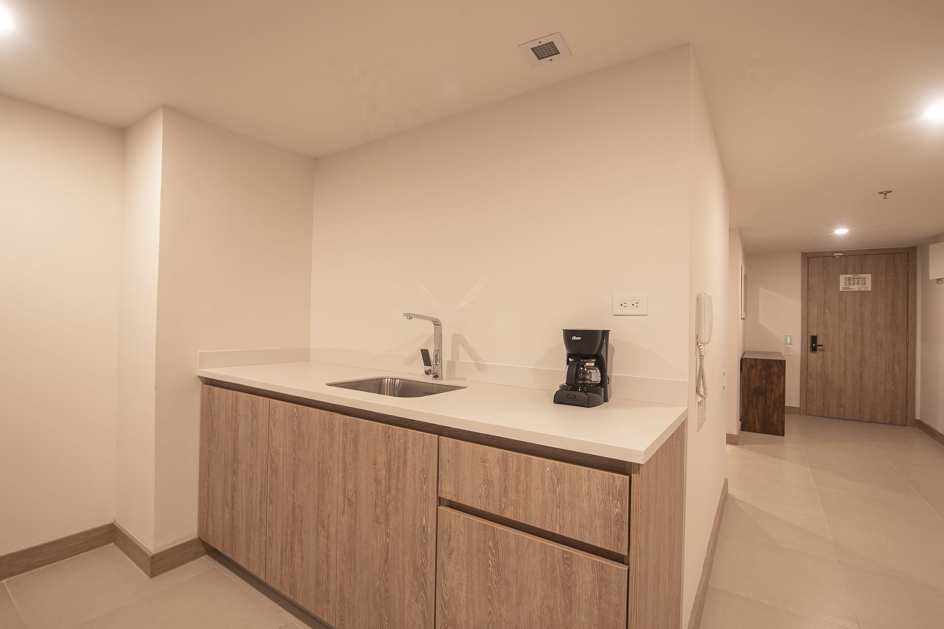 Metro Suites 207 - Modern and Spacious Apartment Best Location in BG Full Photo 10
