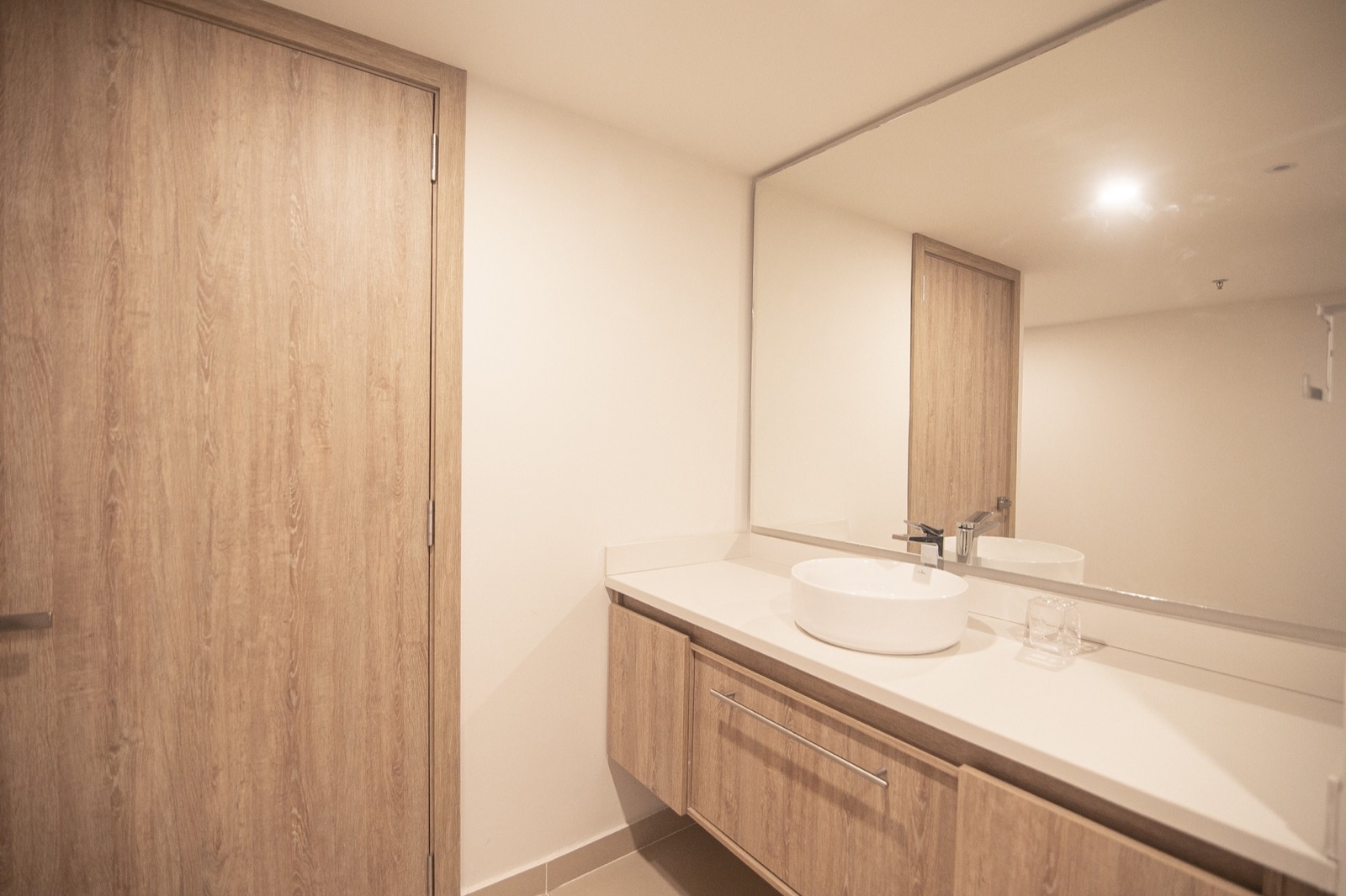 Metro Suites 207 - Modern and Spacious Apartment Best Location in BG Full Photo 11