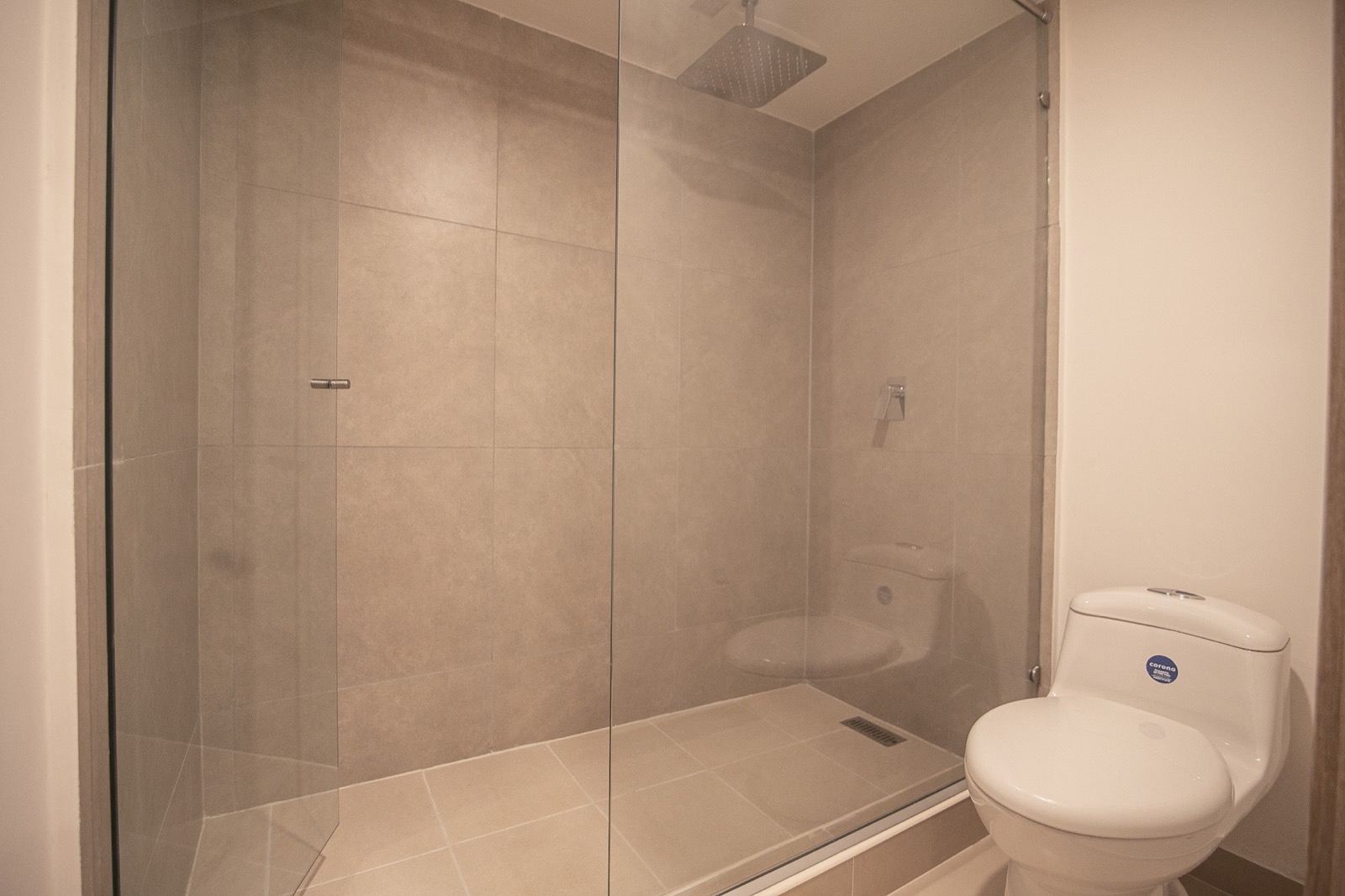 Metro Suites 207 - Modern and Spacious Apartment Best Location in BG Full Photo 12
