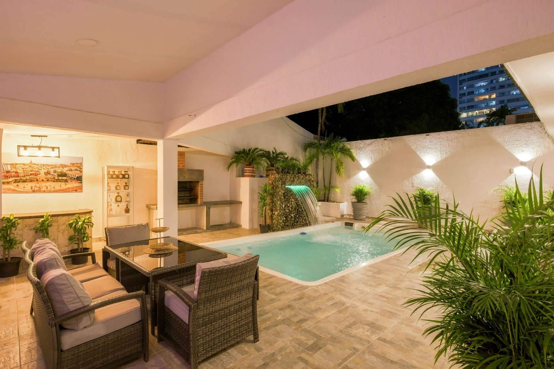 Omega House 8BR Luxury Villa w/Pool & 2 Jacuzzis