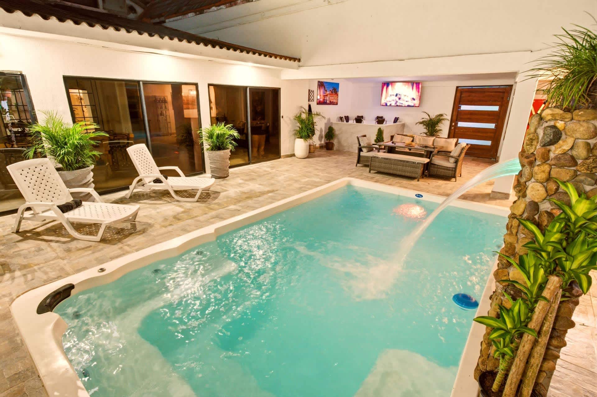 Omega House 8BR Luxury Villa w/Pool & 2 Jacuzzis Full Photo 9