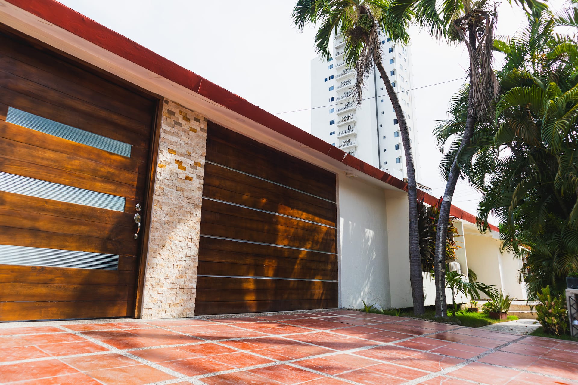 Omega House 8BR Luxury Villa w/Pool & 2 Jacuzzis Full Photo 13