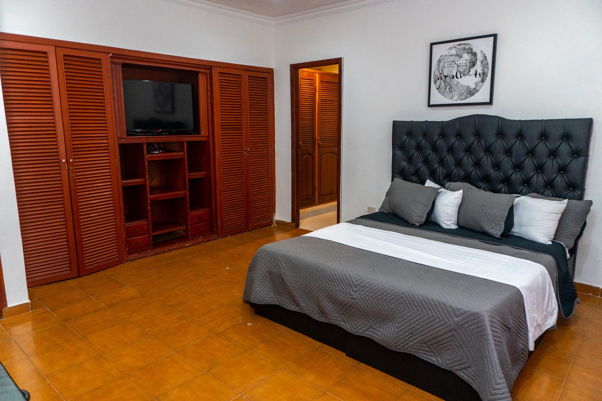 Omega House 8BR Luxury Villa w/Pool & 2 Jacuzzis Full Photo 23